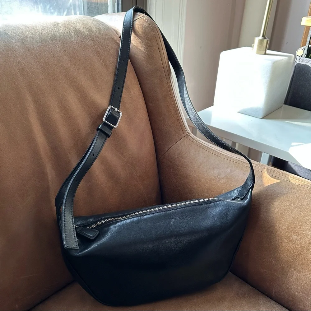 Madewell Black Leather Crescent Crossbody Bag with Gold Hardware - Picture 3 of 16